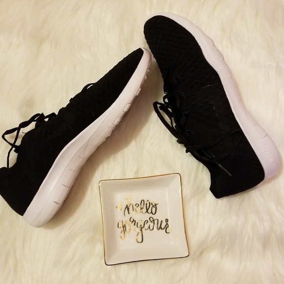 NWT Nike Free TR Flyknit 2 Running Kicks In Women - Picture 3 of 8
